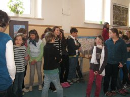 3_Uebungen_auf_dem_Gang